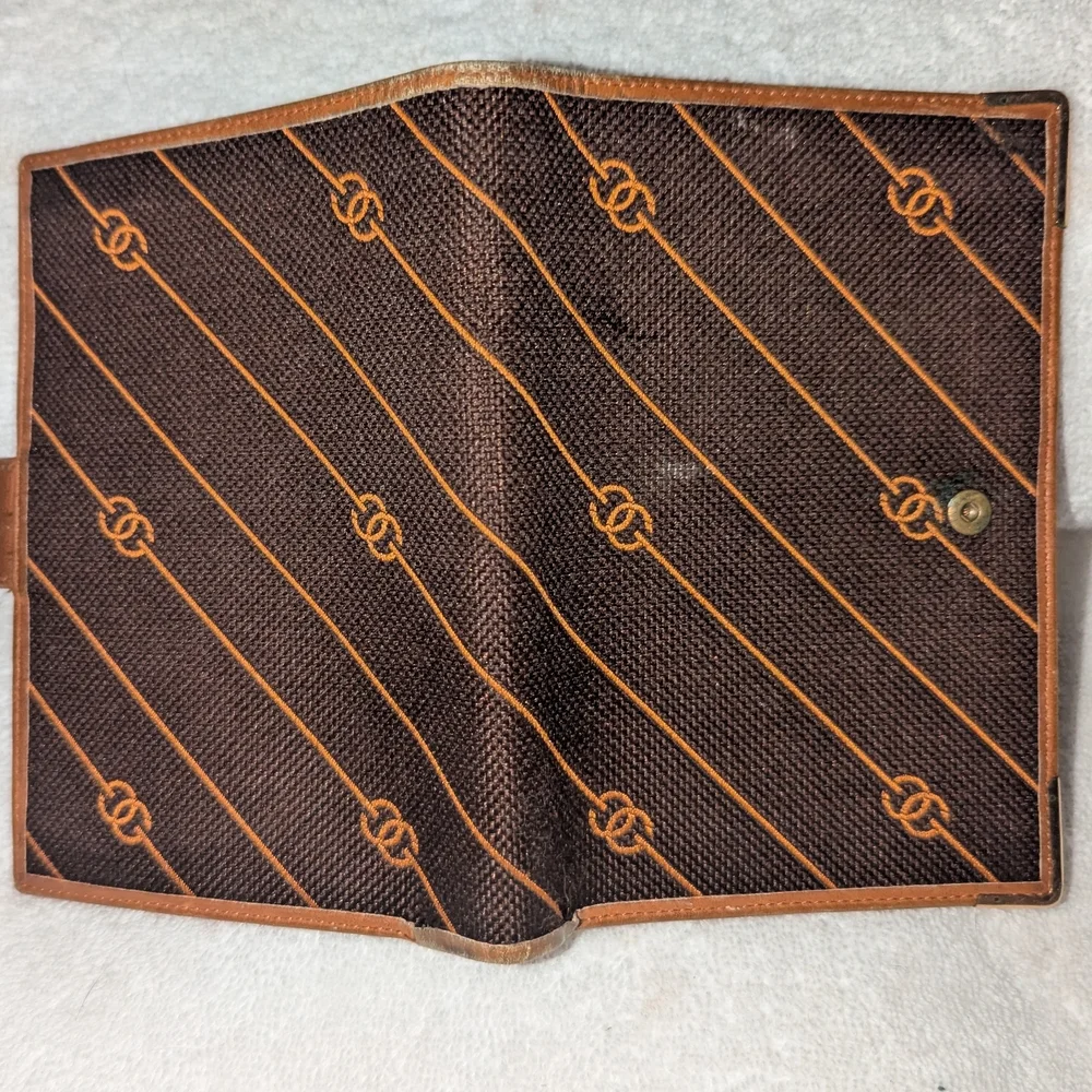 Brown Leather Designer Wallet with Vintage Pattern and Structured Design